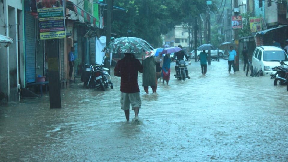 Schools up Intermediate will remain closed today in Moradabad district, all types of examinations also postpon