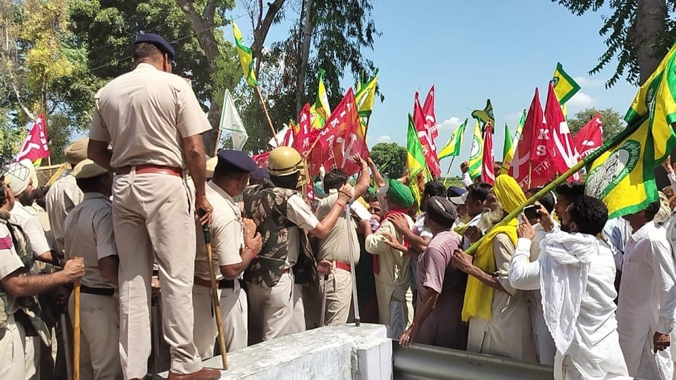 Farmers arrived to surround Panchayat Minister residence in Fatehabad