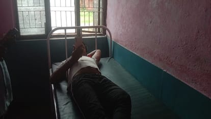 सीएचसी में भर्ती घायल सिपाही