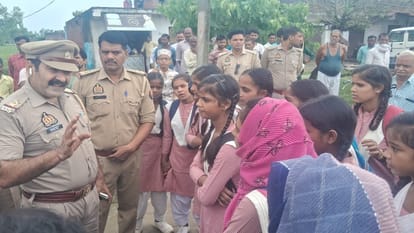 Rampur: Angered by waterlogging school premises, girl students created a jam, police reached spot