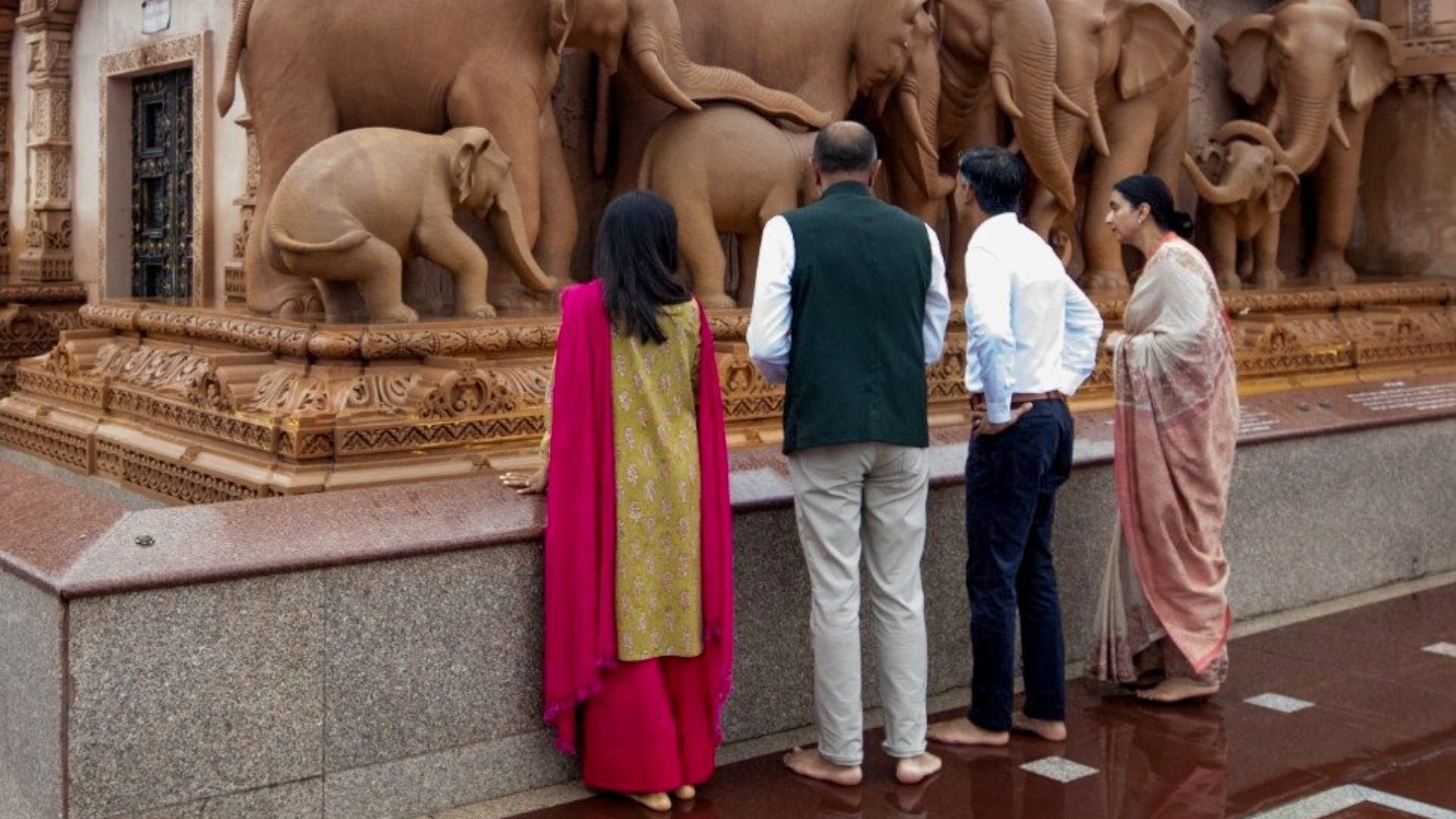Rishi Sunak: British PM visiting temple and Akshata wearing traditional dress loved by netizens