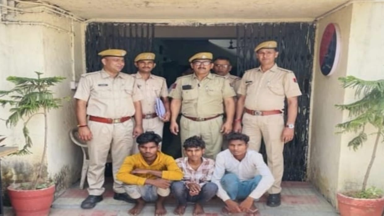 Sirohi Crime Theft was committed by breaking car gate in Abu Road colony three accused arrested
