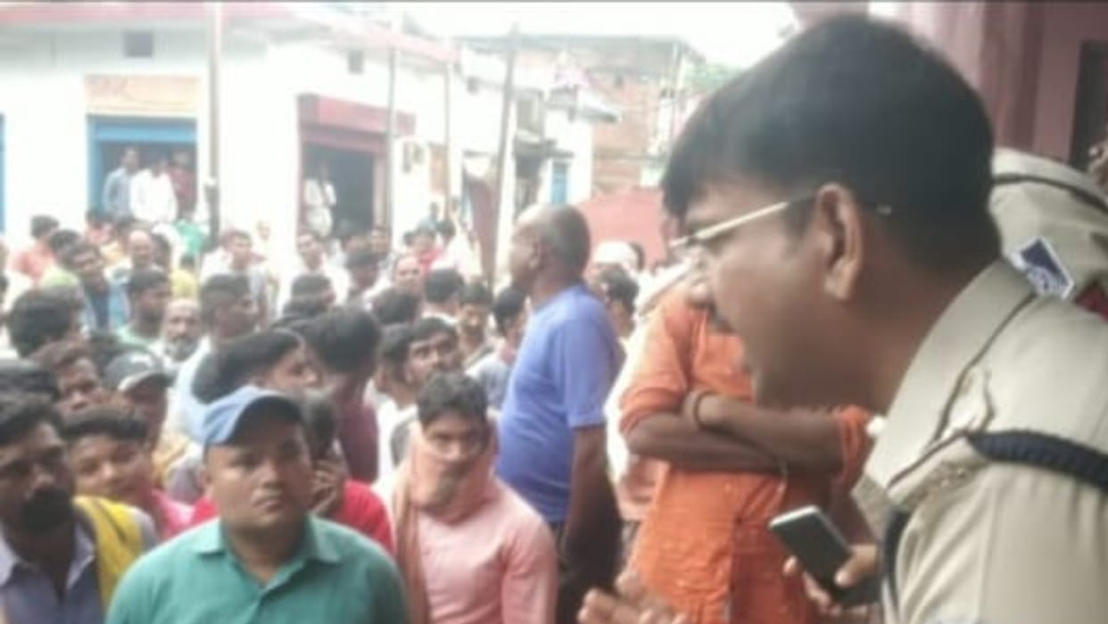 Damoh: Potter community boycotted in Singapore village. Sen community said they will not cut hair