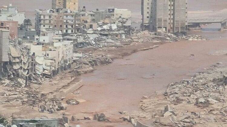 Libya Flood: बाढ़ से लीबिया तबाह; डेरना से 30,000 विस्थापित, अब तक 5300 शव गिने गए