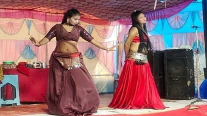 Magic show Girls did such acts during dancing people became ashamed in agra up news