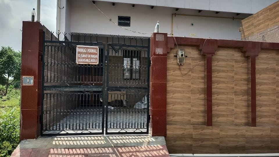 Fake board for para medical course SIT raids in Agra franchise forms question papers and copies found