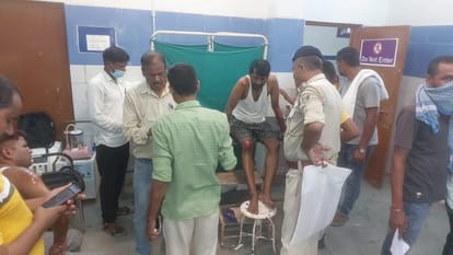 Bihar News : Liquor smugglers crushed the police station chief and the constable. Bihar Police