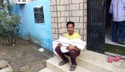 Bihar News : पति को बाहर जाने से पत्नी कर रही थी मना, गुस्से में उठाया खौफनाक कदम Bihar News : Wife killed her two innocent children by feeding poison, consumed poison herself. Bihar Police.