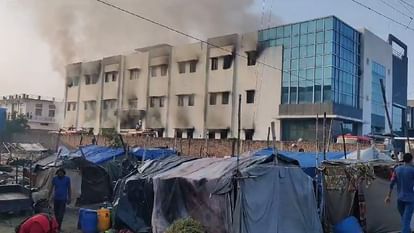 पानीपत में टेक्सटाइल फैक्टरी में आग: थर्मल व रिफाइनरी से मांगी गई दमकल गाड़ियों की मदद, करोड़ों का नुकसान Major fire in factory in Panipat, Help of fire engines sought from Thermal NFL and Refinery