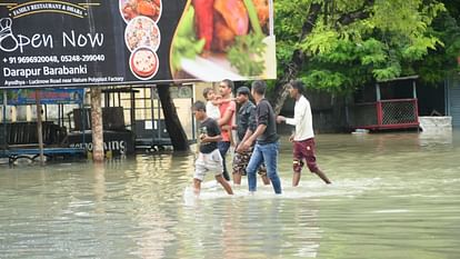 People are helpless in Barabanki, water logging every where in the city, rescue continue.