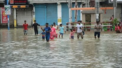 बाराबंकी में हाहाकार: मोहल्ले बने टापू, हर तरफ पानी ही पानी, लोग भूख प्यास से बेहाल, रेस्क्यू हुआ मुश्किल People are helpless in Barabanki, water logging every where in the city, rescue continue.