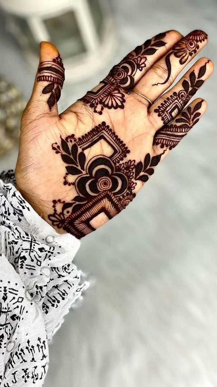 Ganesha Mehndi Design : गणेश चतुर्थी पर लगाइए ये लेटेस्‍ट मेहंदी, इन 5  क्र‍िएट‍िव ड‍िजाइन से भरे पूरे हाथ | Ganesh Chaturthi 2023: Simple and  Creative Ganpati Bappa Mehndi Design - Hindi Boldsky