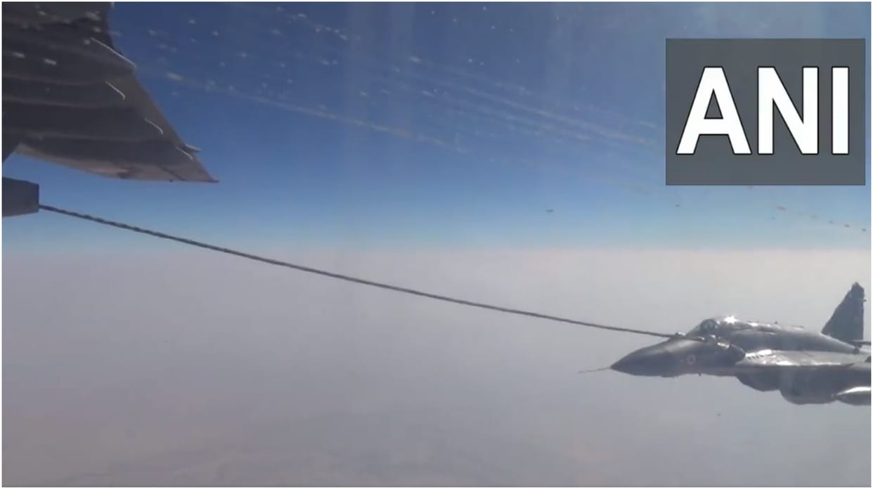 An IL-78 tanker of the Indian Air Force refuels Mig 29 M as part of Ex Bright Star
