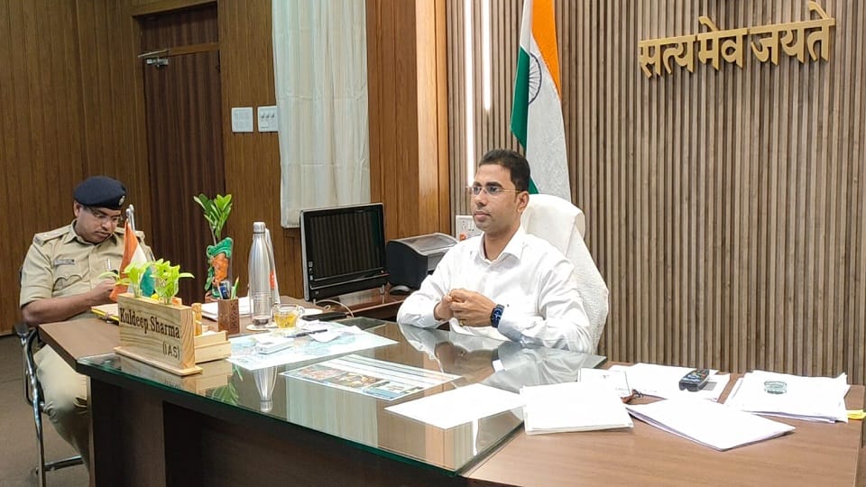 जिला निर्वाचन अधिकारी कुलदीप शर्मा