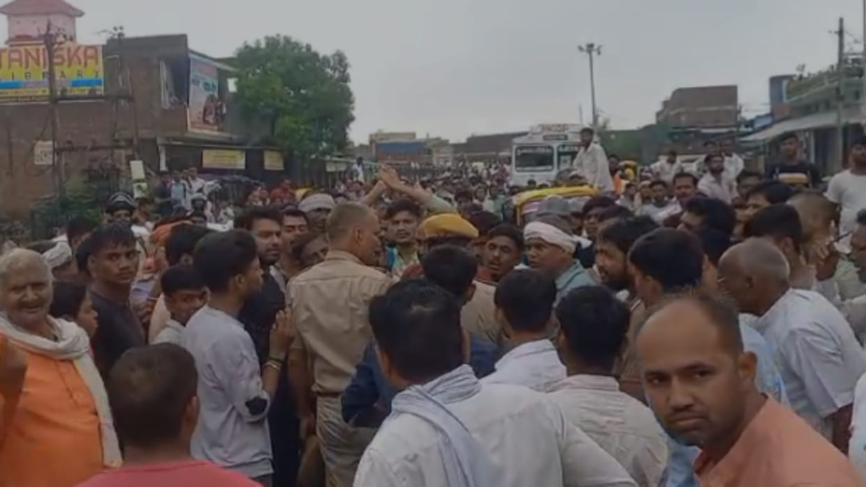 Dholpur Troubled by the problem of water logging people blocked Rajkheda bypass raised slogans