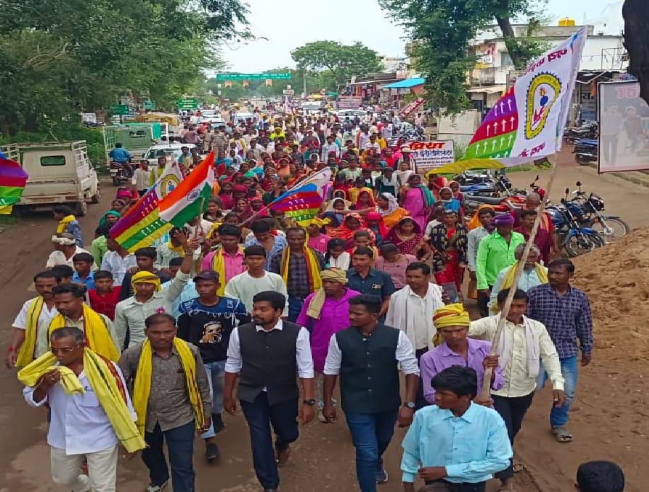 tribal society submitted memorandum to SDM regarding fifteen point demand in Kabirdham