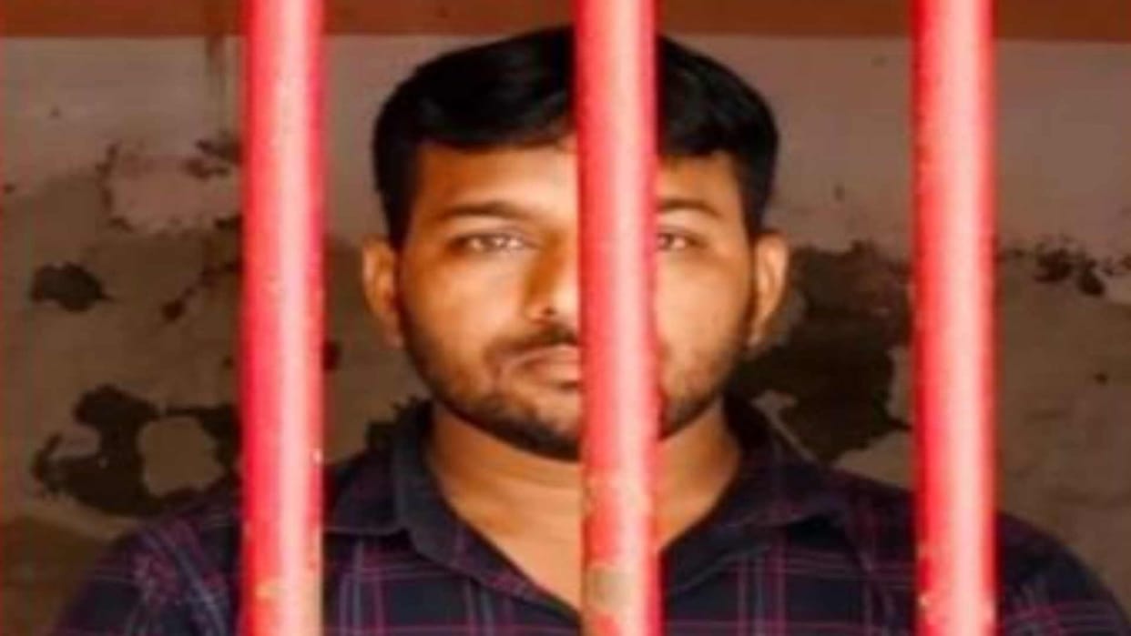brokerage by posing as MR used to distribute commission from doctor to shopkeeper