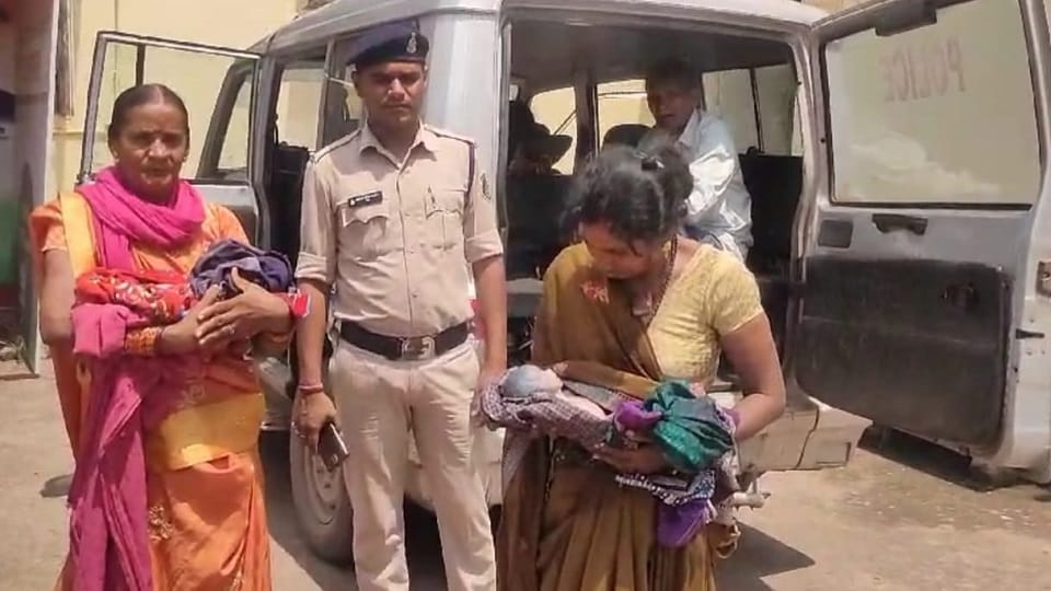 Woman gives birth to twins in vehicle 112 husband Santosh thanks God
