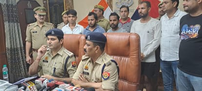 Meerut: पुलिस को मिली बड़ी सफलता, 15 लाख की लूट के आरोपी गिरफ्तार, ढाई लाख कैश बरामद Meerut: Accused of robbery of Rs 15 lakh arrested by Police, 2.5 lakh cash recovered