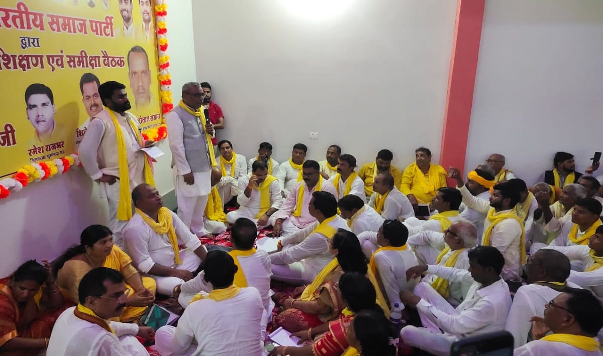 Omprakash Rajbhar reviewed defeat in Ghosi bypoll told to workers aim at  eye of fish