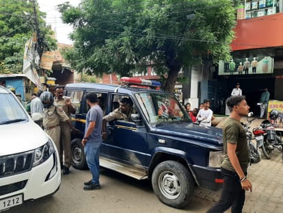Mirzapur robbery Case Four policemen including SHO and Daroga suspended miscreants could not caught