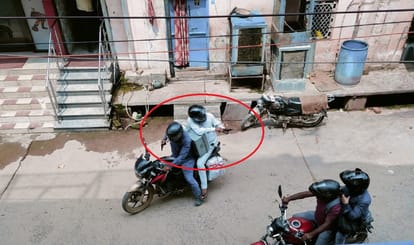 Mirzapur robbery Case Four policemen including SHO and Daroga suspended miscreants could not caught
