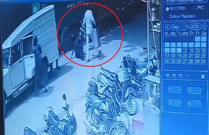 Loot of lakhs from ATM cash van in broad daylight in Mirzapur driver shot dead