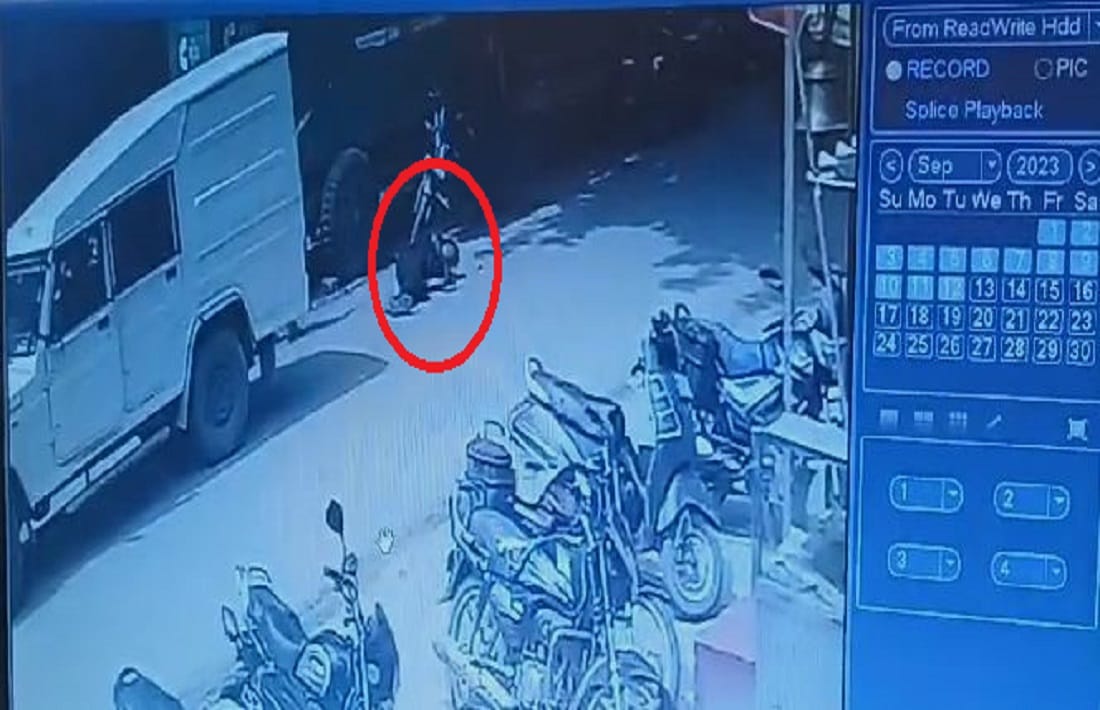 Cash van robbery incident captured on camera rapid firing created chaos in mirzapur city