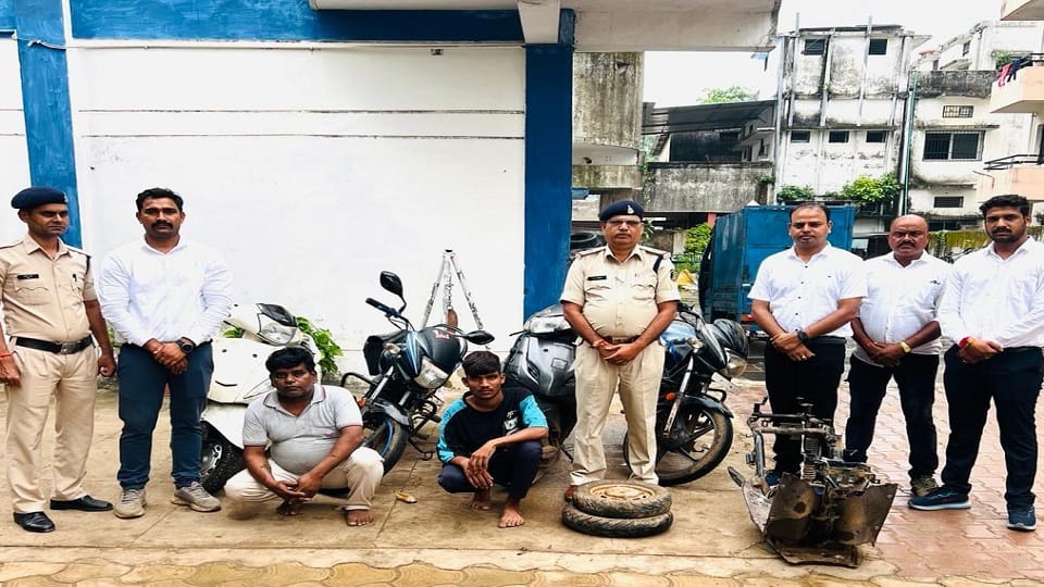 पुलिस की गिरफ्त में आरोपी