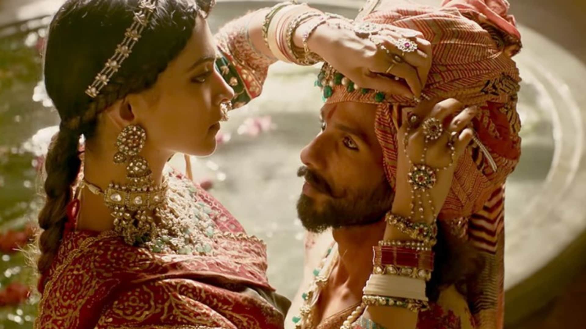 Jawan completes records fastest 300 cr in Hindi film after pathan list of hindi films to have entered the club