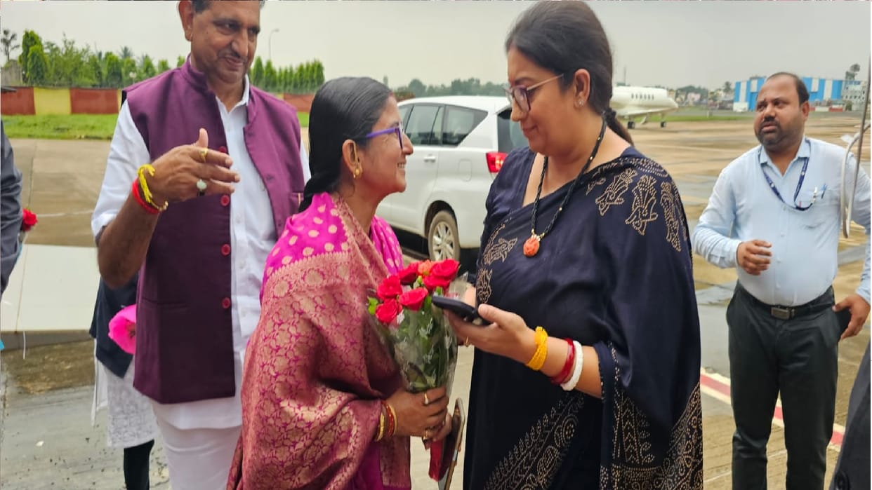 Smriti returned to Kolkata from Jagdalpur Airport, no participate in BJP Parivartan Yatra 2023