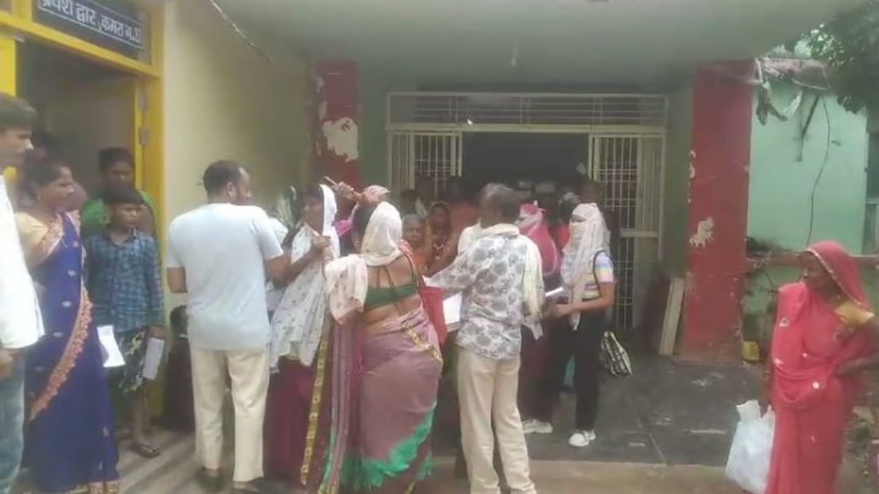 Satna News Fighting between two ASHA workers in Satna District Hospital
