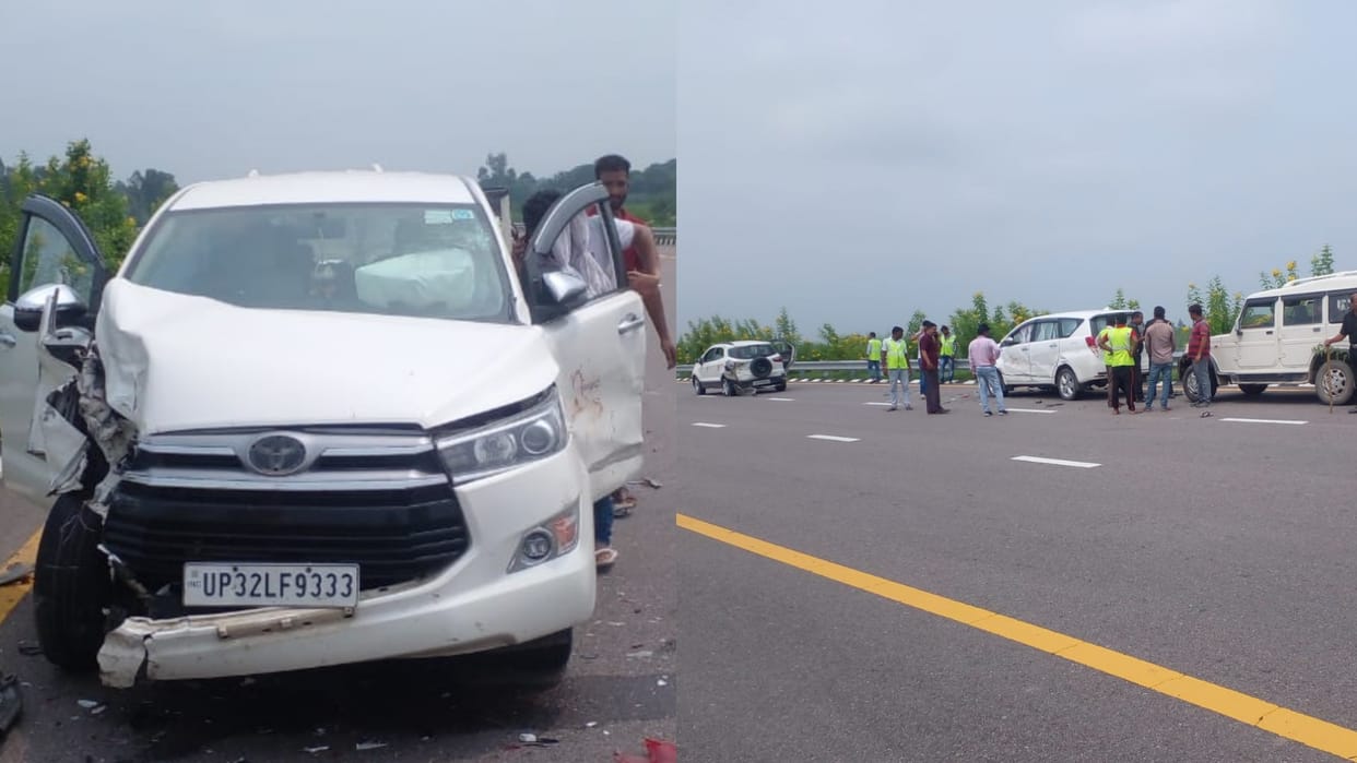 Accident of Purvanchal Express way in Baldiray thana kshetra in Sultanpur.