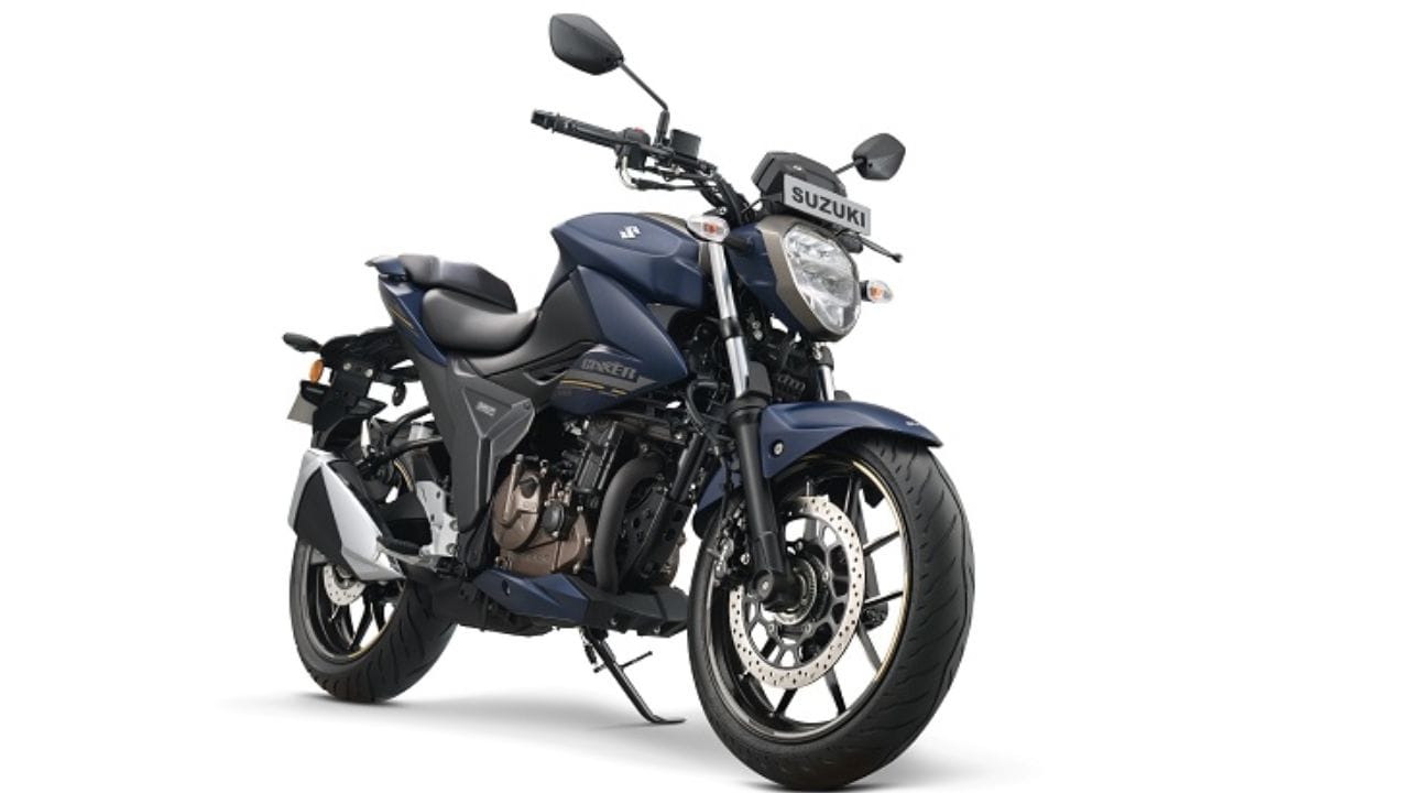 comparison between two 250 cc naked bikes, know the details of engine and features