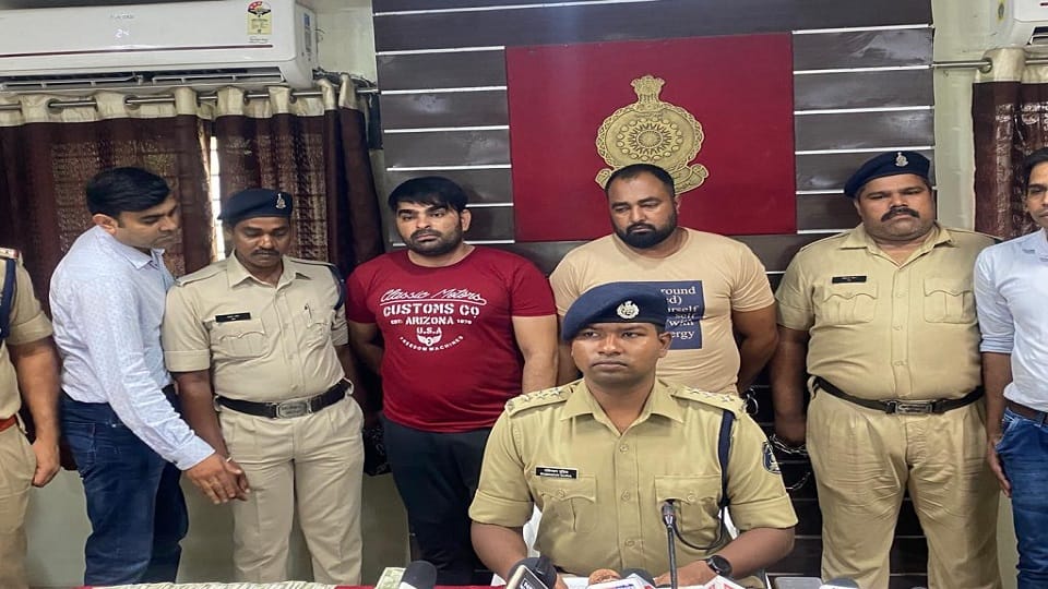 Two miscreants arrested for defrauding two lakhs by changing ATM