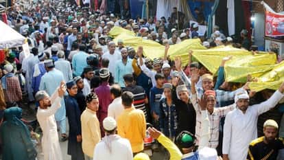 Bareilly Ulama says keep Muslim girls away from mobile phones