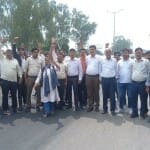 प्रदर्शन करते वकील