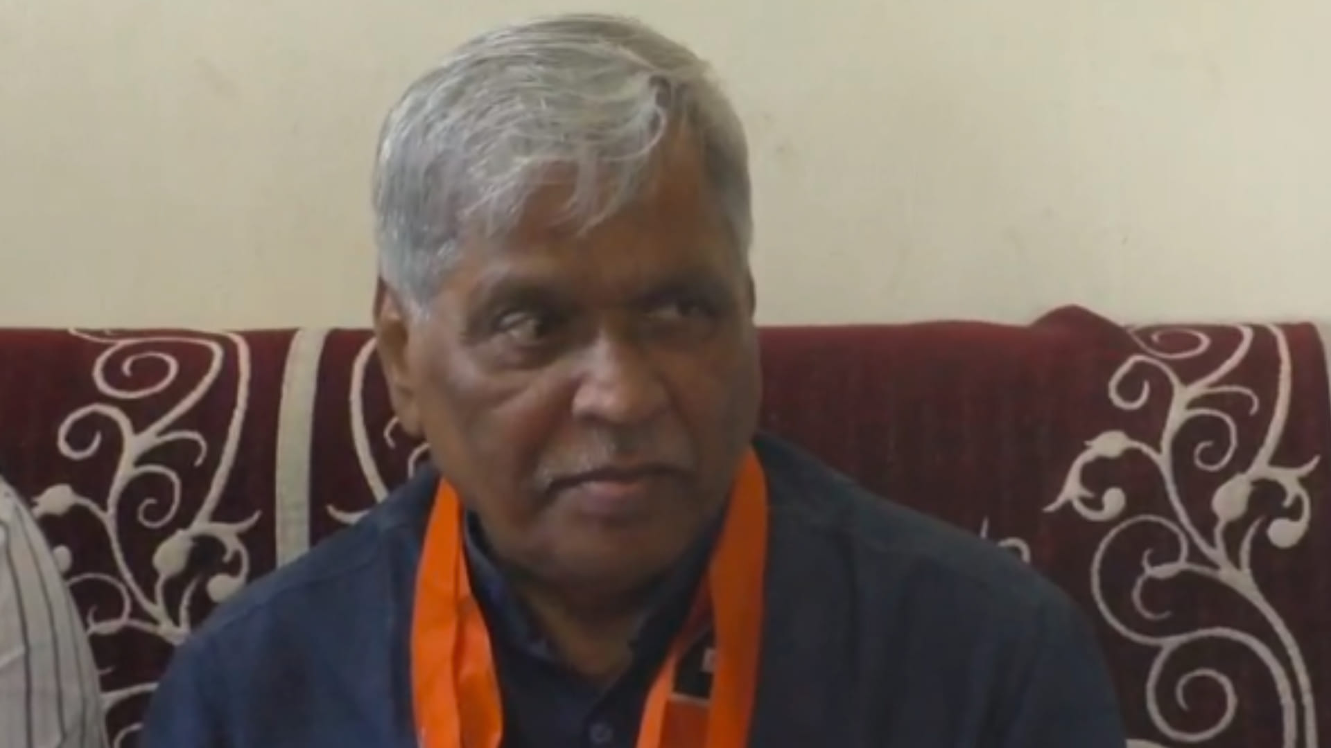 भाजपा नेता प्रभात झा उमरिया पहुंचे।