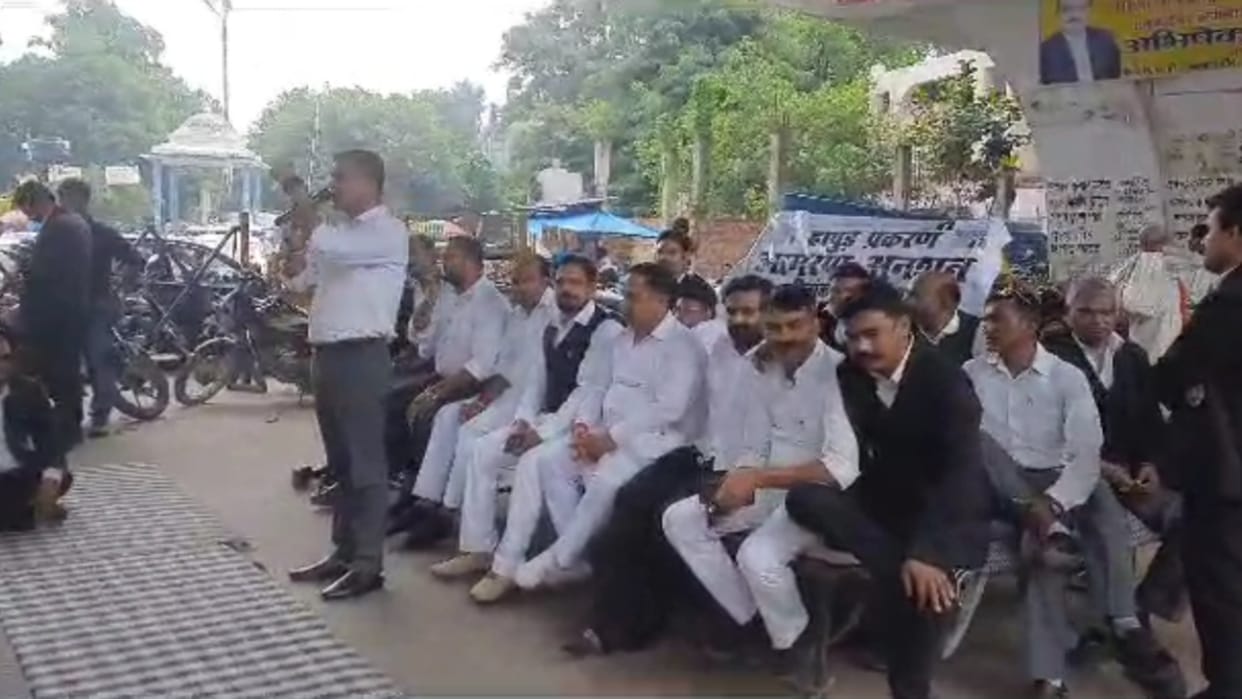 Advocates agitation continues, will abstain from judicial work even today About hapur Incident