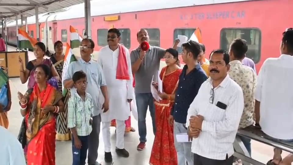 कांग्रेसी नेताओं और कार्यकर्ताओं की नहीं जुटी भीड़