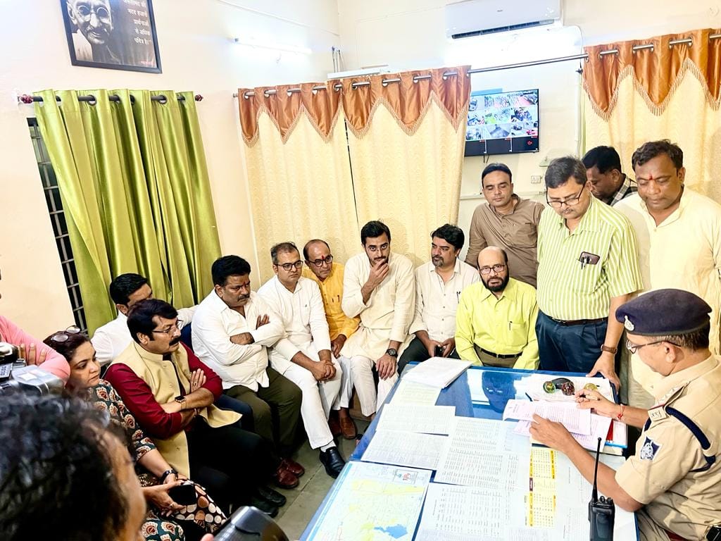 Congress angry over Kamal Nath's poster, many leaders gathered at Habibganj police station to complain