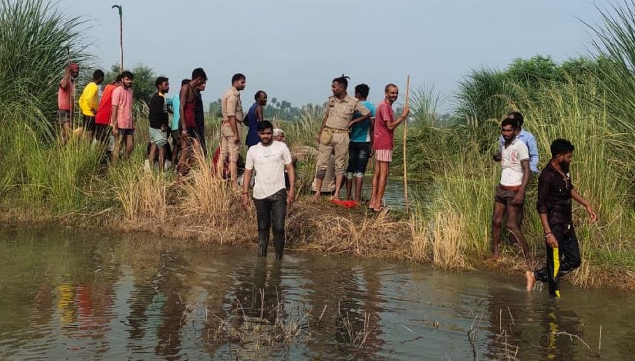 Old man who had gone to graze buffalo went missing, Pandav feared drowning in river, clothes and umbrella foun
