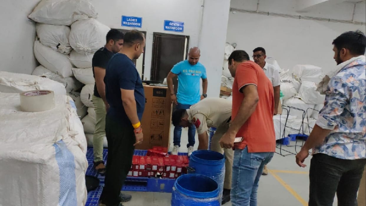 Haryana: Chief Minister flying squad caught liquor being sent through courier to Gujarat from Rohtak
