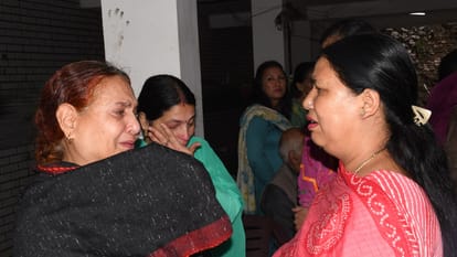 Priyanka Gandhi Vadra meet Summerhill Shiv Babdi Landslide affected families
