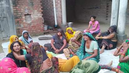 रोते-बिलखते परिजन