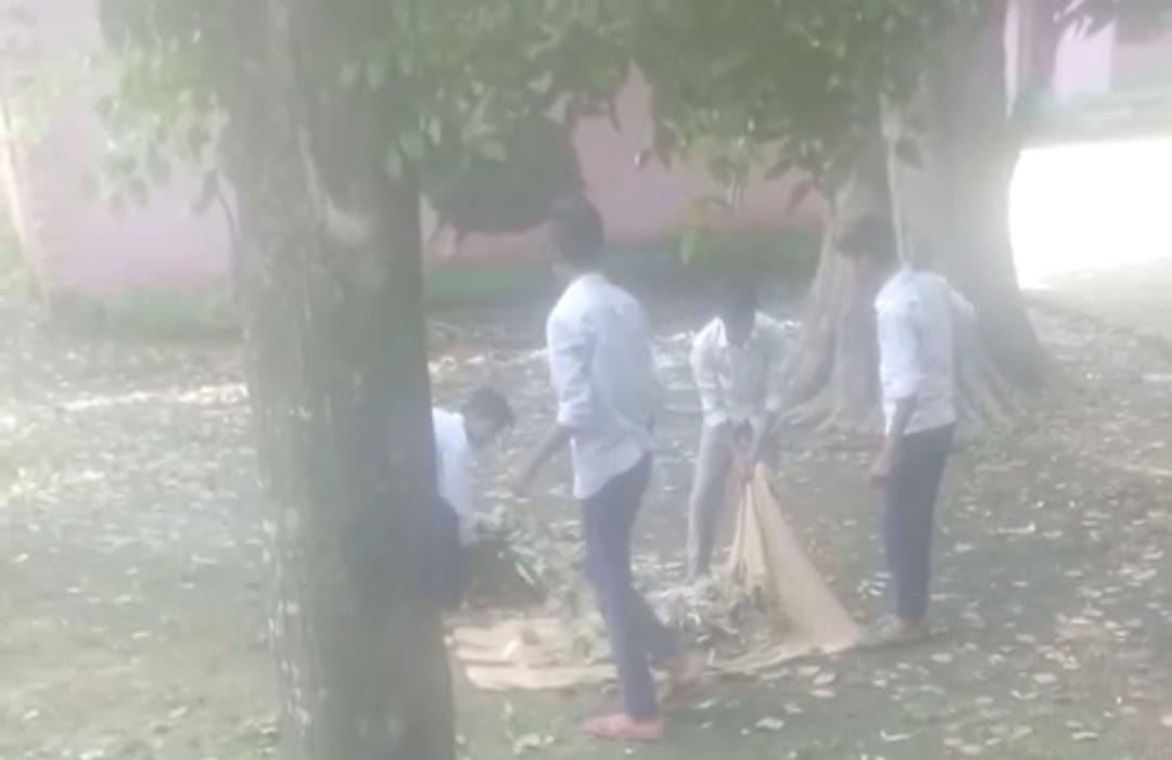kk pathak bihar education department acs order failed, Viral videos of school girl sweeping, bihar news hindi