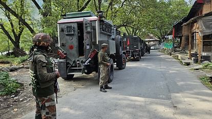 Srinagar: Terrorists targeted CRPF vehicles, opened fire on moving vehicles of security forces. Militants set fire to CRPF vehicles, no one injured