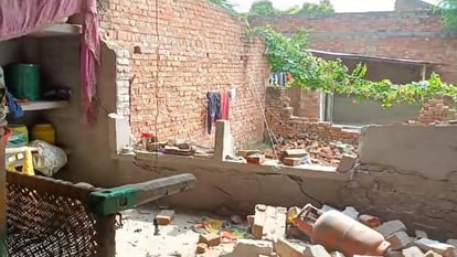While checking leakage of domestic gas cylinder in Mainpuri accident occurred due to filling of gas in room