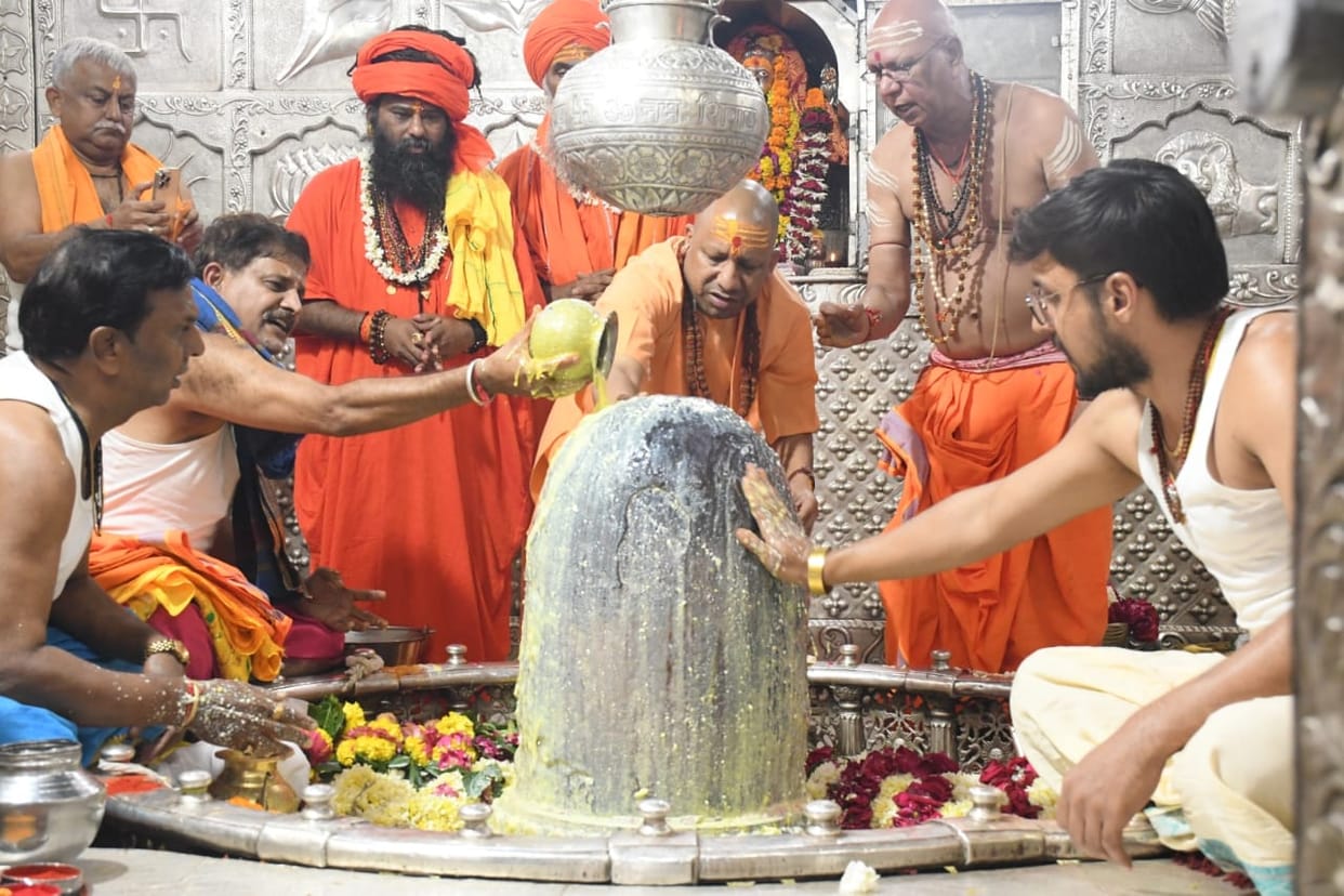 CM Yogi Adityanath reached Mahakal, performed Rudrabhishek of Shiva