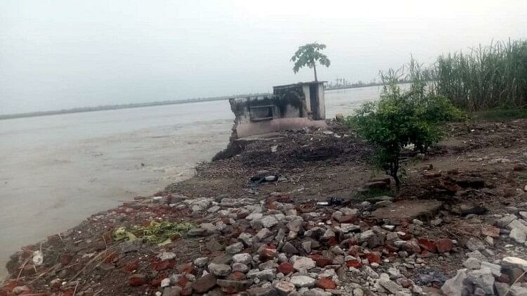 Chakpurwa Village Got Submerged In Sharda River In Lakhimpur Kheri Lakhimpur Kheri News